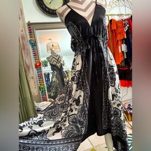 BEAUTIFUL Black and White Paisley Silk Cover Up Dress❤️❤️‼️